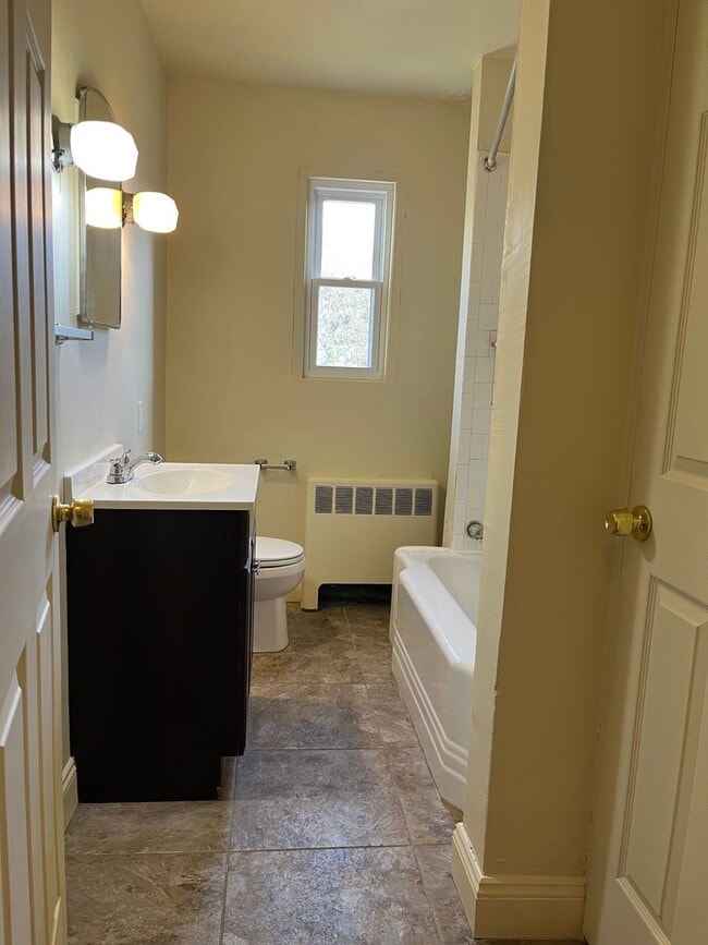 Building Photo - 414 E Lincoln Ave