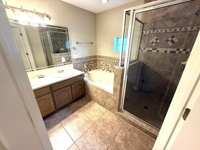 Building Photo - 9310 Albany Dr