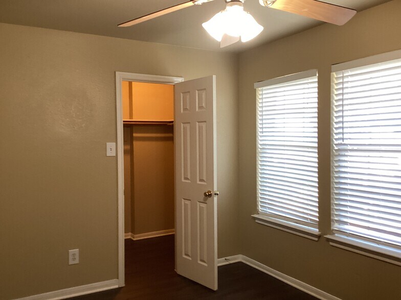 Building Photo - 3608 Cheyenne St