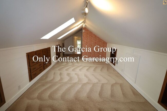 Building Photo - 602 NE Brazee St