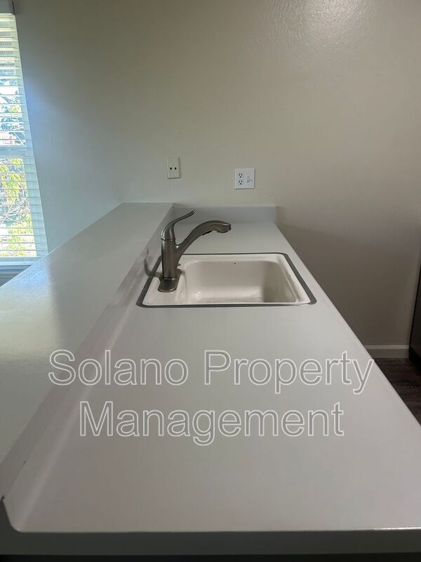 Building Photo - 766 E Tabor Ave