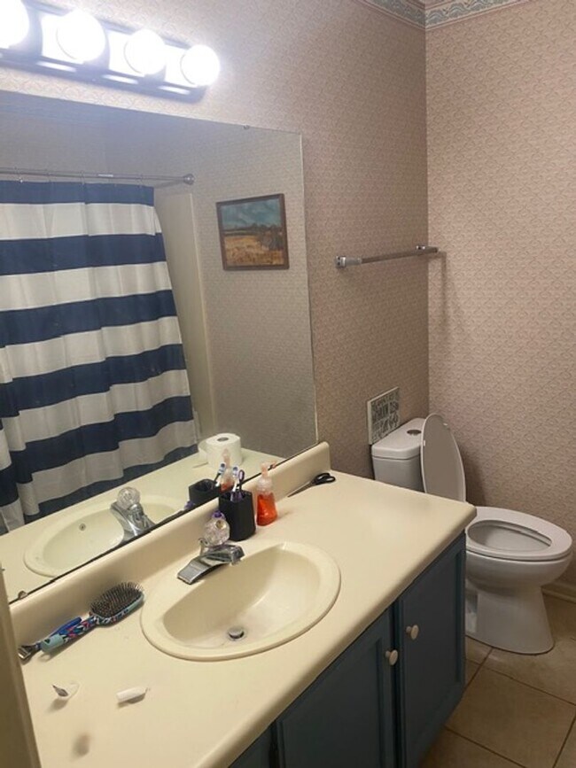 Building Photo - 110 Botts Ave