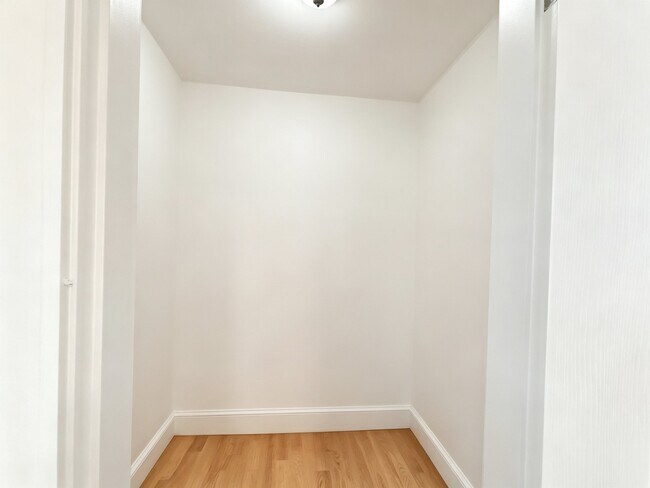 Building Photo - 135 Safford St