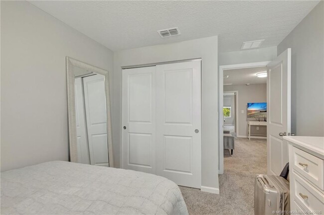 Building Photo - 396 SE Sea Hunt Way