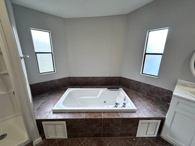 Building Photo - ***TWO WEEKS FREE*** Beautiful Fully Remodeled Home with Large Yard and Primary Suite Bath