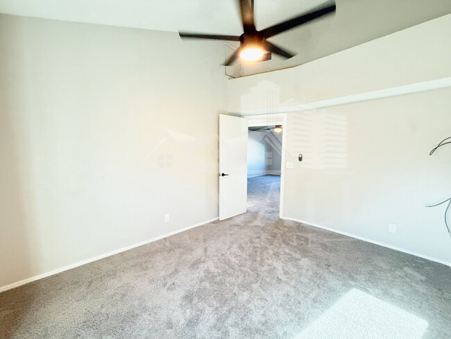 Building Photo - 1114 S Surfside Dr