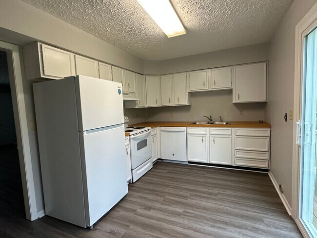 Building Photo - 3159 Tiffany Ct
