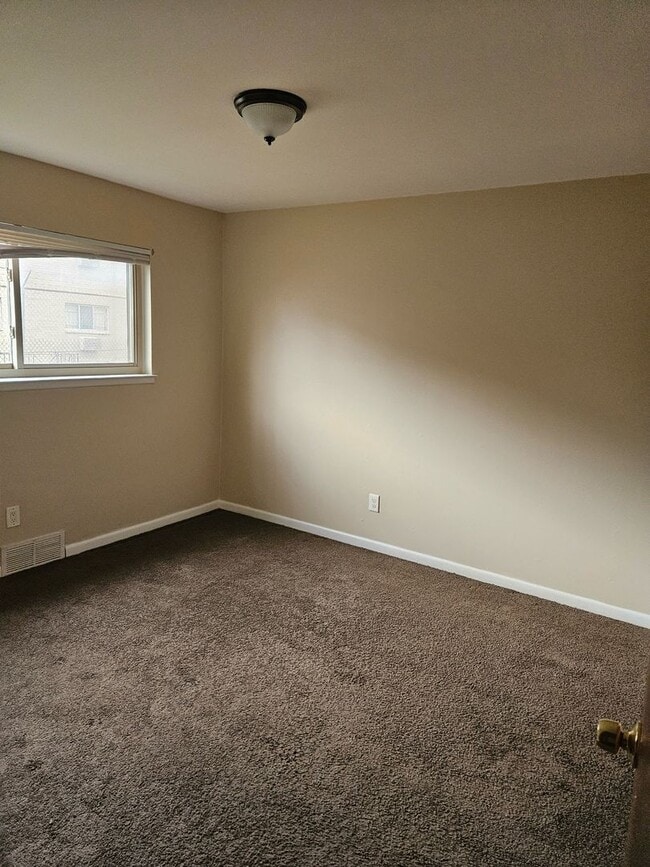 Building Photo - Westside Condo 2 bedroom 1 bath