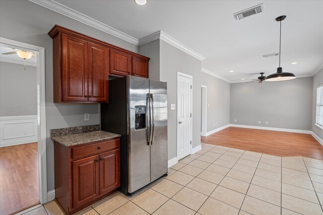 Building Photo - 27572 Claiborne Cir