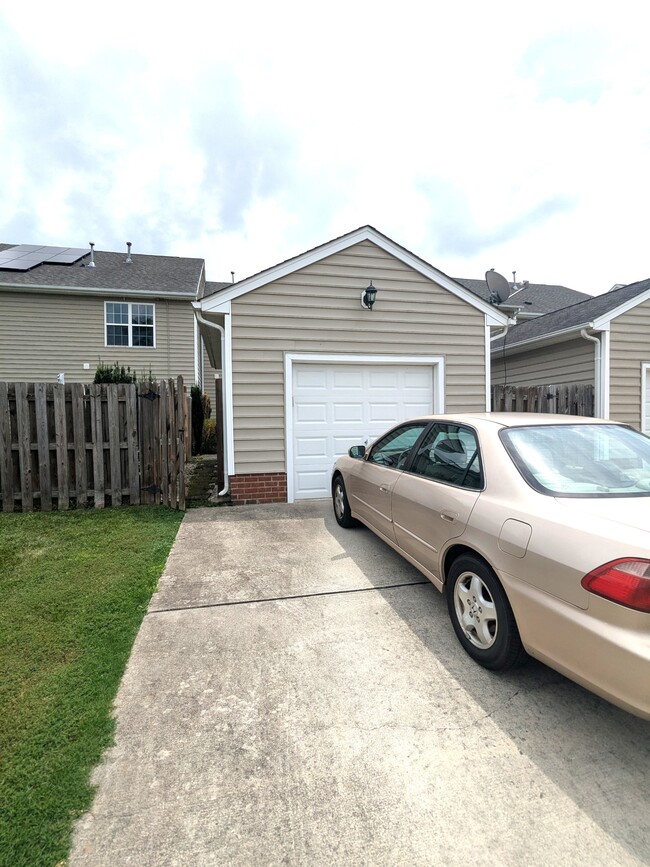 Building Photo - 208 Lewis Burwell Pl