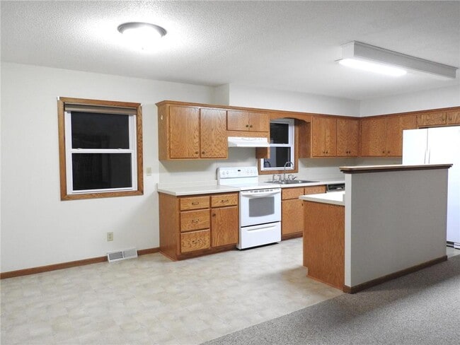 Building Photo - 724 6th St N