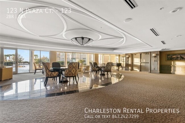 Building Photo - 123 N Plaza Ct