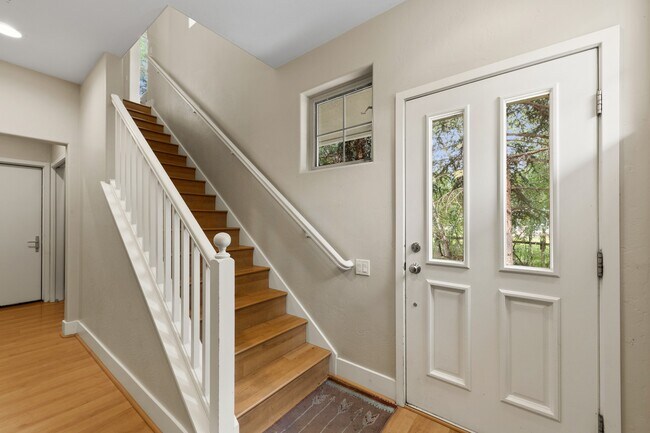 Building Photo - 562 Evans Ct