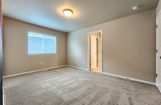 Building Photo - 4 Bedroom Home in Marysville Available Now!