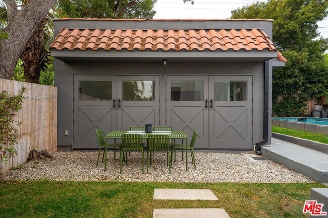 Building Photo - 623 N Sierra Bonita Ave