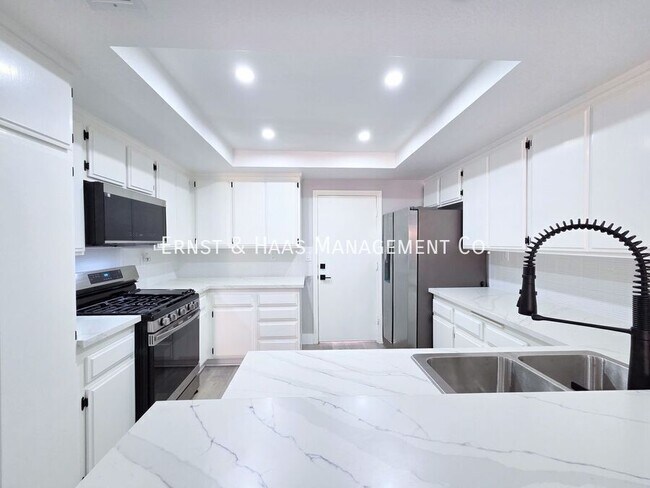 Building Photo - 16810 Picadilly Ln