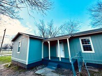 Building Photo - 4 Bedroom 1 Bath home