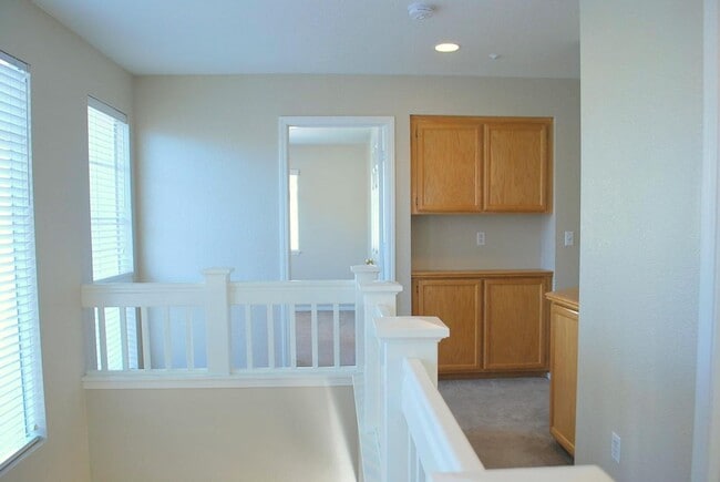 Building Photo - Sharp & Contemporary Townhouse in Beautiful Danville!