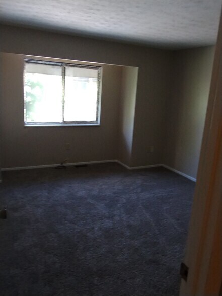 Building Photo - 19 Greentree Cir