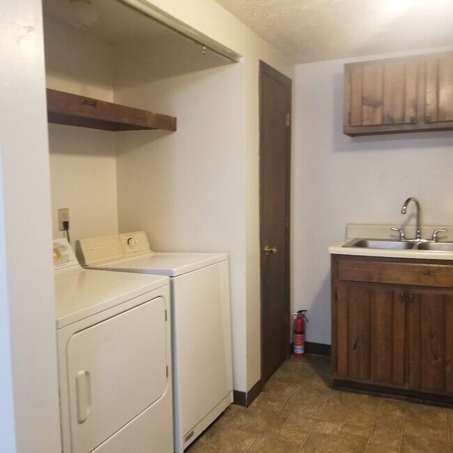 Building Photo - 1010 Buffalo St