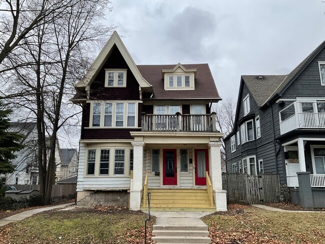 Primary Photo - 2819-21 N Murray