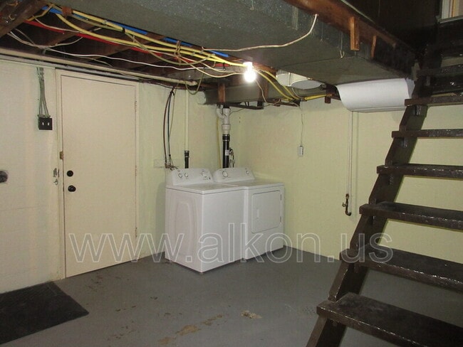 Building Photo - 4205 Coleridge St