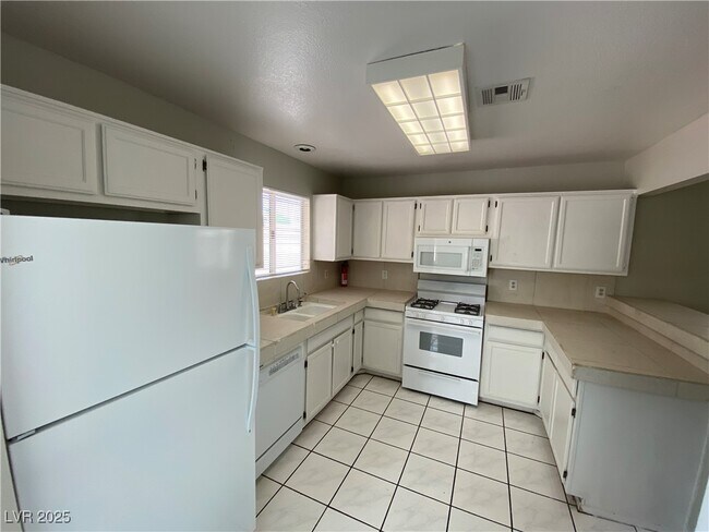 Building Photo - 8009 Festivity Cir