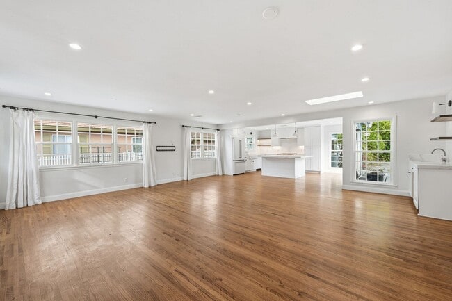 Building Photo - MISSION BAY 4-BED/3-BATH - 3 MIN WALK TO BAY