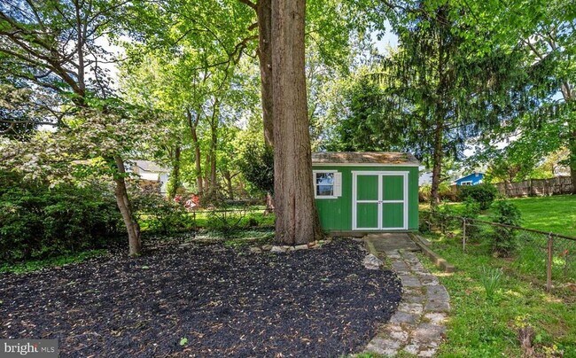 Building Photo - 1109 Hillcrest Dr SW