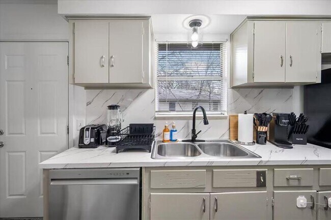 Building Photo - 3007 Burning Oak Dr