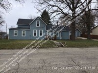 Building Photo - 702 5th Ave E