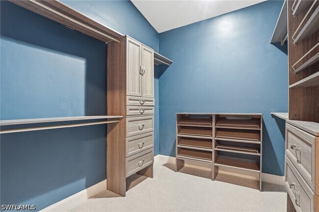 Building Photo - 670 Lambton Ln