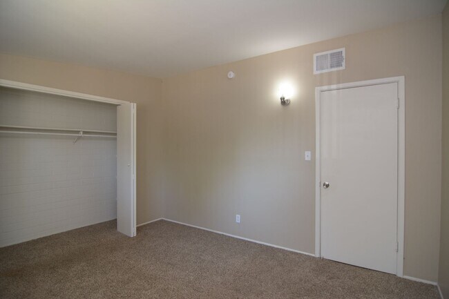 Building Photo - 1518 S Tucson Blvd
