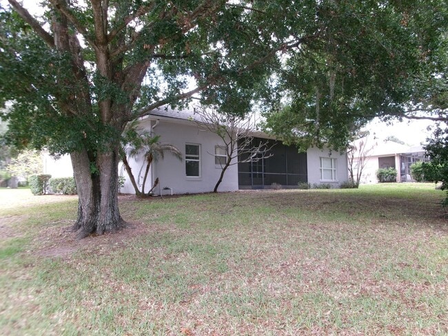 Building Photo - 4/2 on corner lot w/lake access