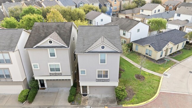Building Photo - 3002 Clearview Cir