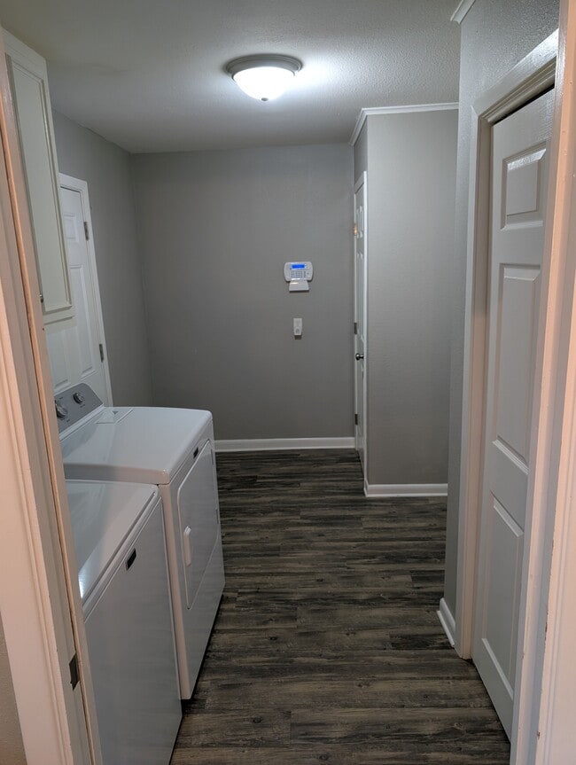 Building Photo - 204 Ralph St