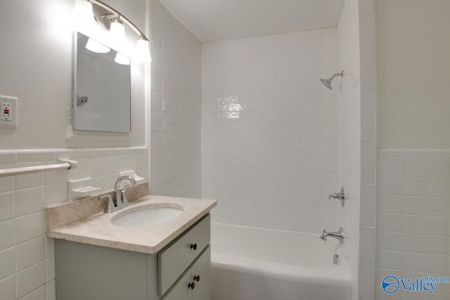 Building Photo - 2705 Wilson Dr NW