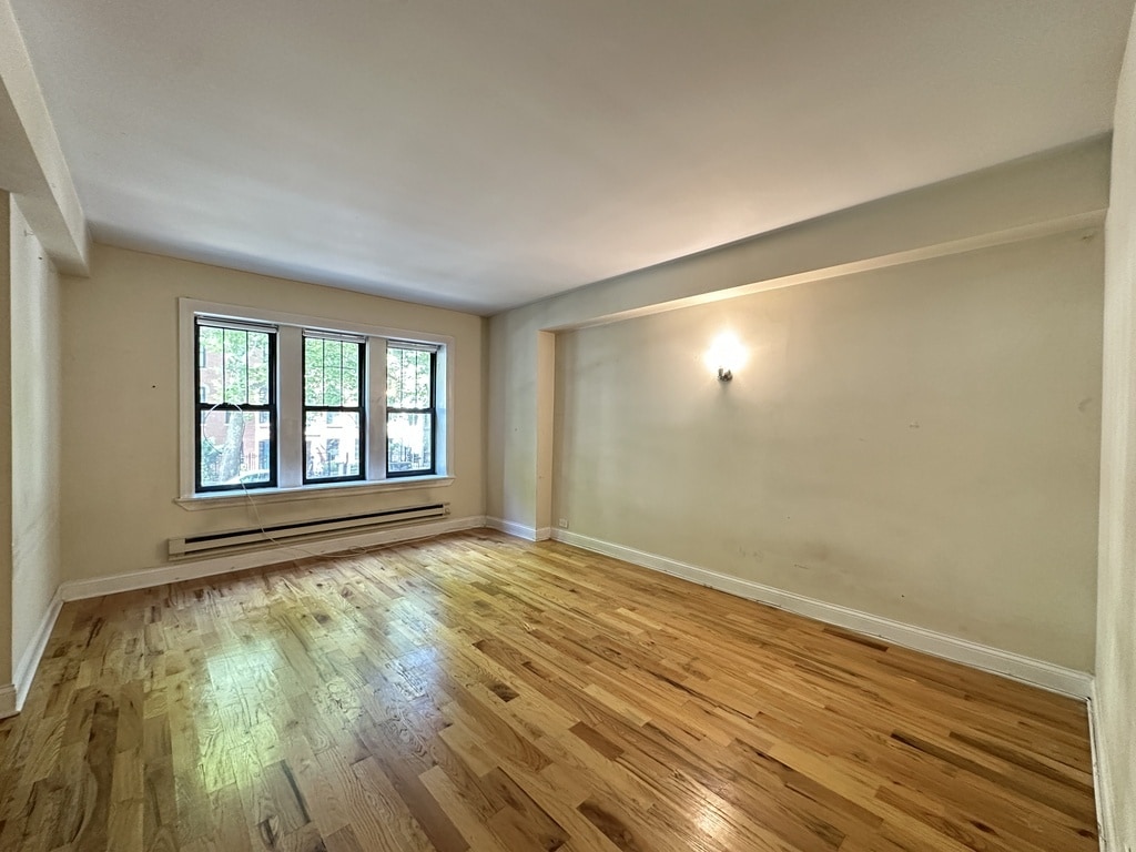 Building Photo - 1335 N Dearborn St