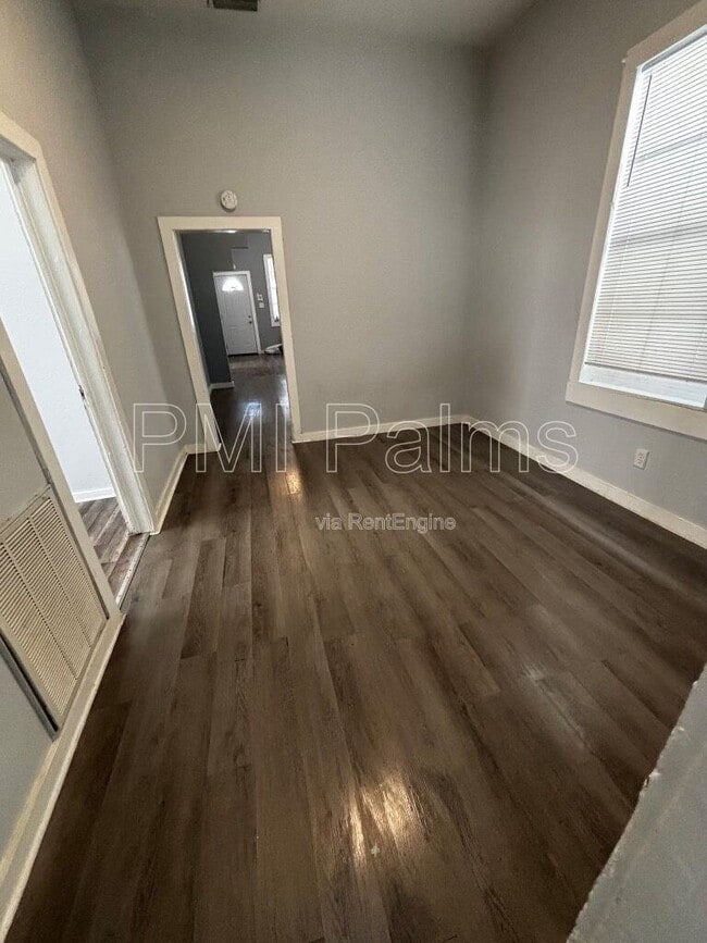 Building Photo - 2320 W Walnut St