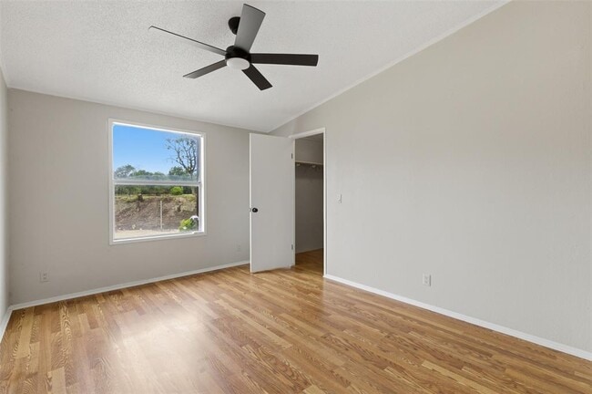 Building Photo - 376 Rae Ln