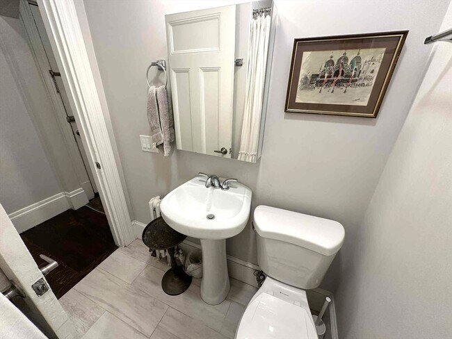 Building Photo - 112 Pinckney St