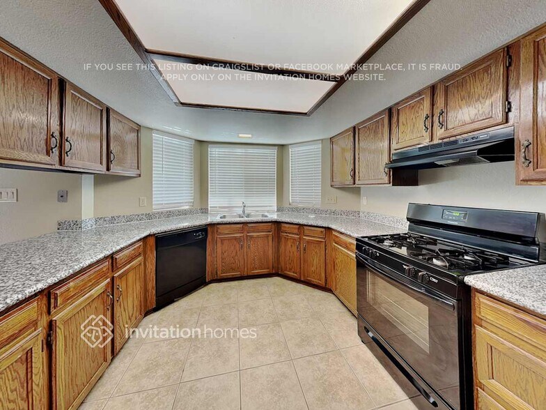 Building Photo - 1515 W Yukon Dr