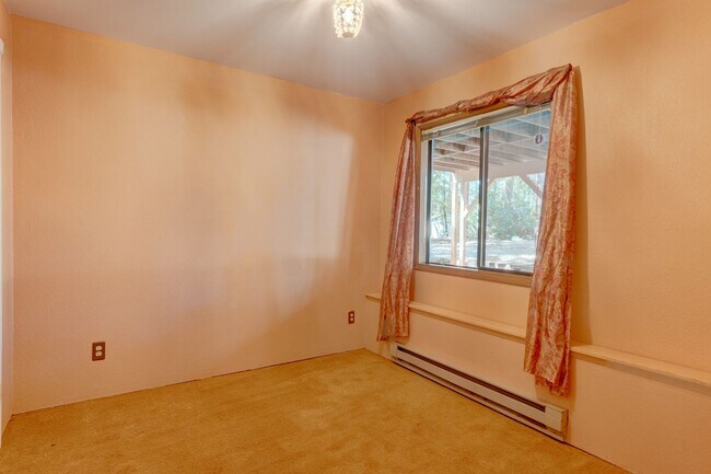 Building Photo - 1638 Fern Pl