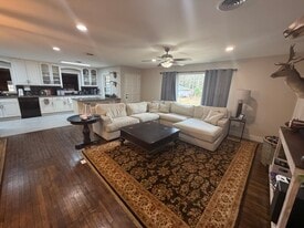 Building Photo - 321 Village Dr