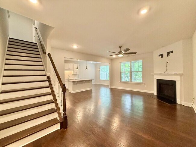 Building Photo - 414 Shale Creek Dr
