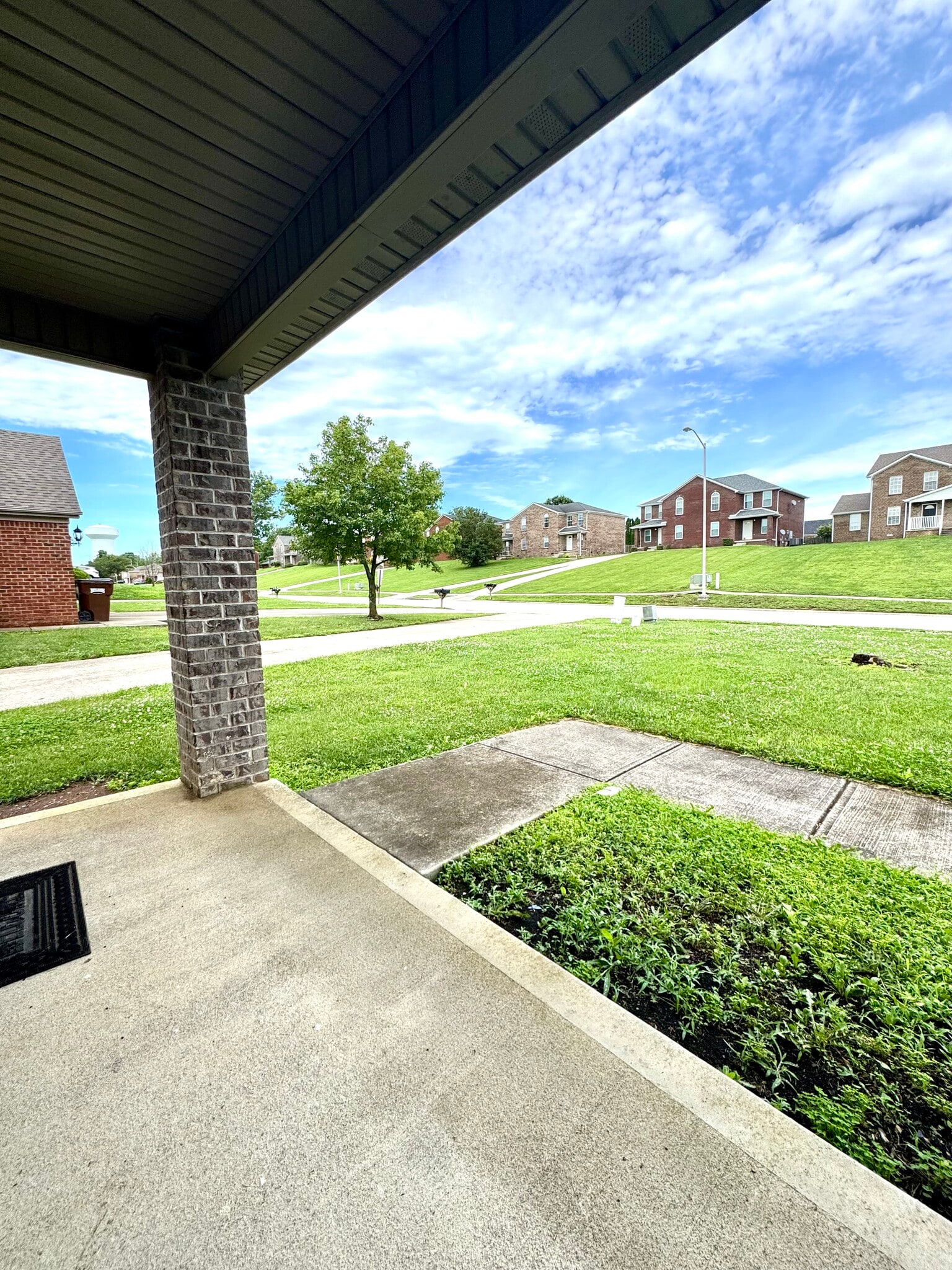 Building Photo - 641 Hampton Way