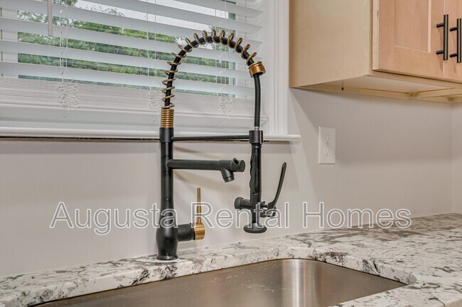 Building Photo - 34 Sherman St