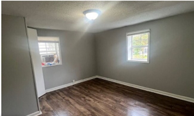 Building Photo - Charming 2BR Home with Large Front Porch & Spacious Kitchen
