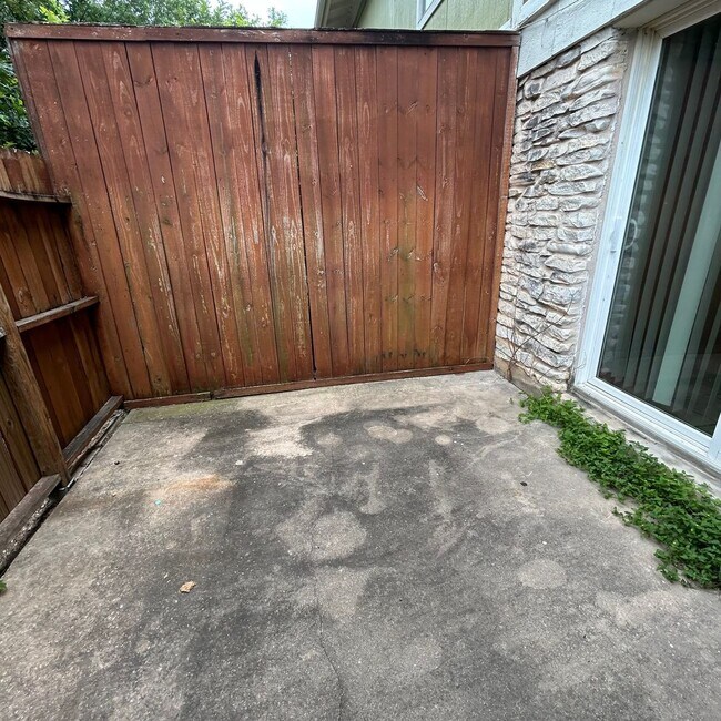 Building Photo - 7206 Creekside Dr