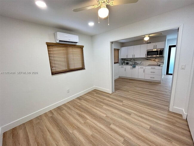 Building Photo - 142 NW 21st Ave